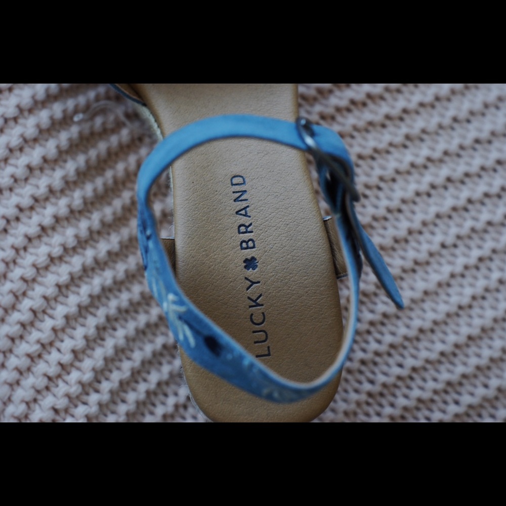Platform Sandals - Picture 3 of 4